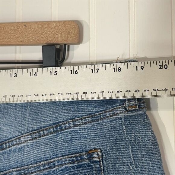 Abercrombie & Fitch Curve Love High Rise Mom Shorts Distressed Frayed Hem Denim - Picture 4 of 6